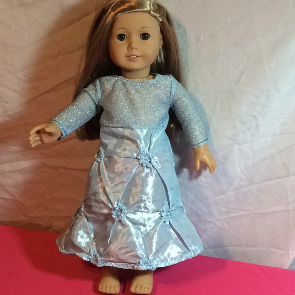 Dress fits American doll